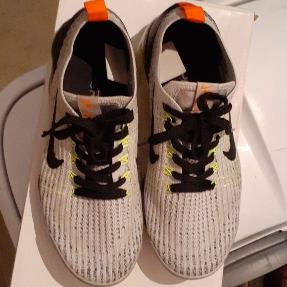 Nike VaporMax - Picture 2 of 4